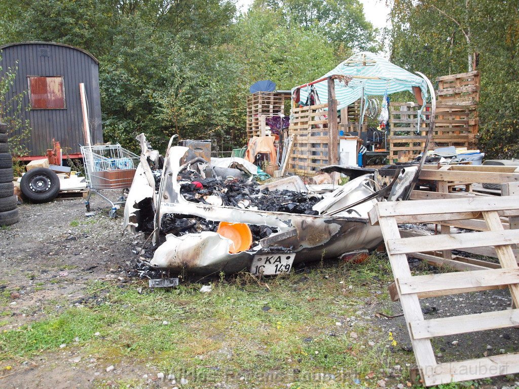 Wohnwagen ausgebrannt Koeln Muelheim Muelheimer Ring Piccoloministr P081.JPG